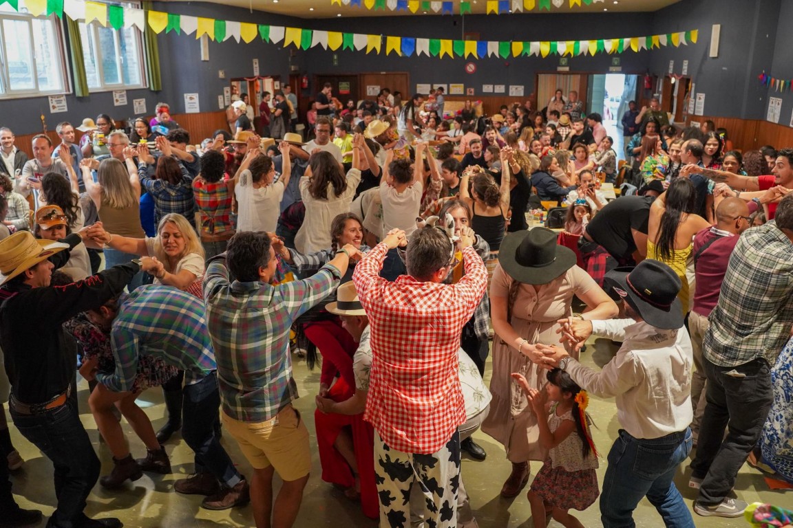 O público se divertiu muito durante a Festa Junina organizada pelo Núcleo Bélgica!